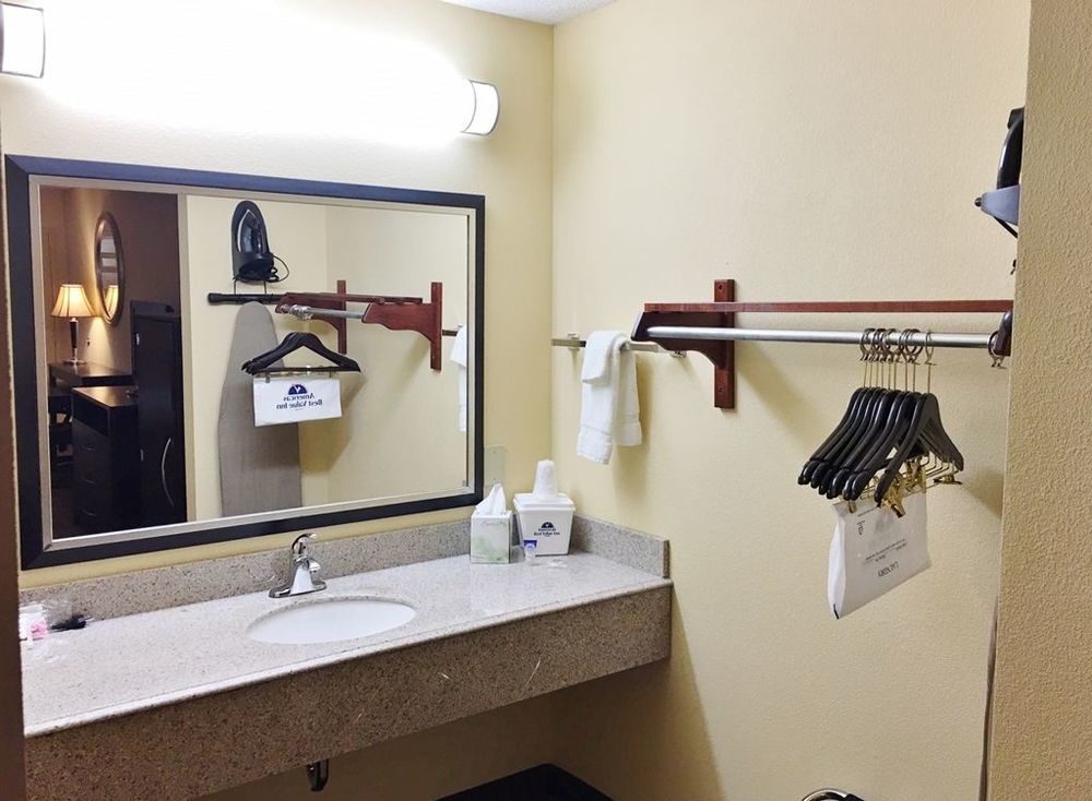 Americas Best Value Inn Tupelo Barnes Crossing Room photo