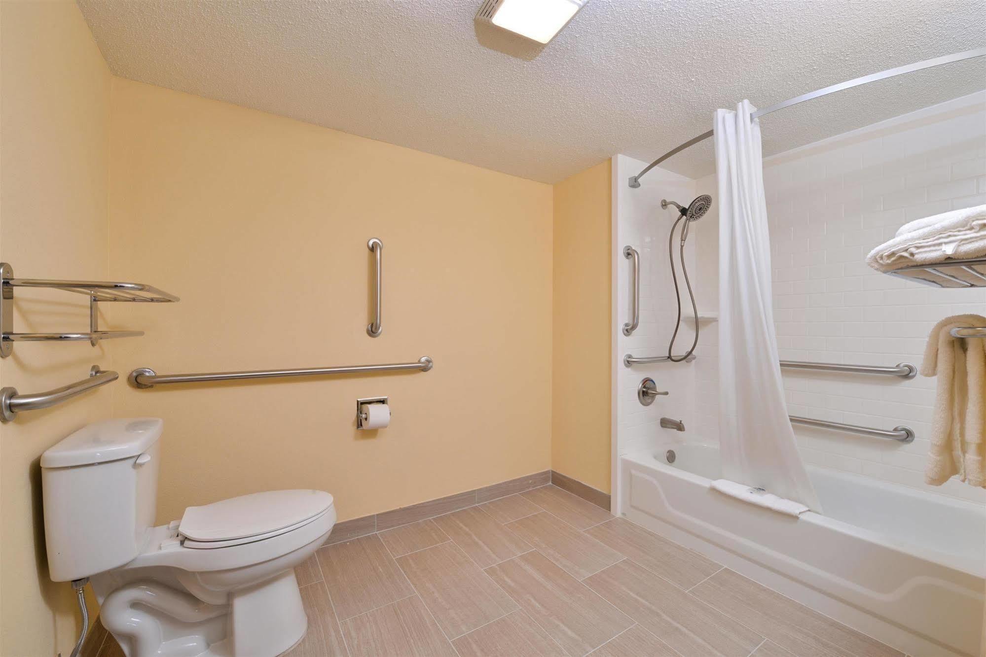 Americas Best Value Inn Tupelo Barnes Crossing Exterior photo