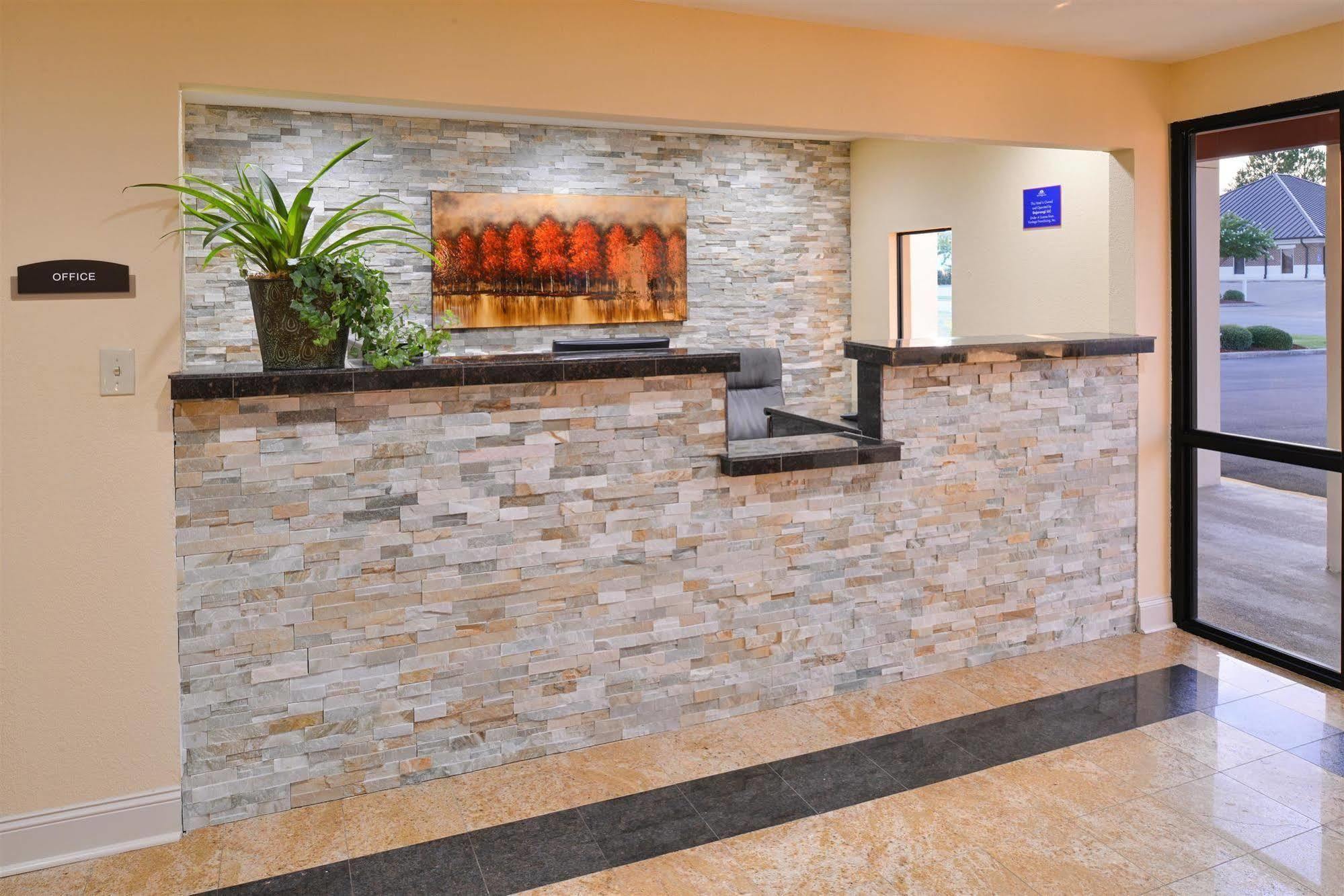 Americas Best Value Inn Tupelo Barnes Crossing Exterior photo