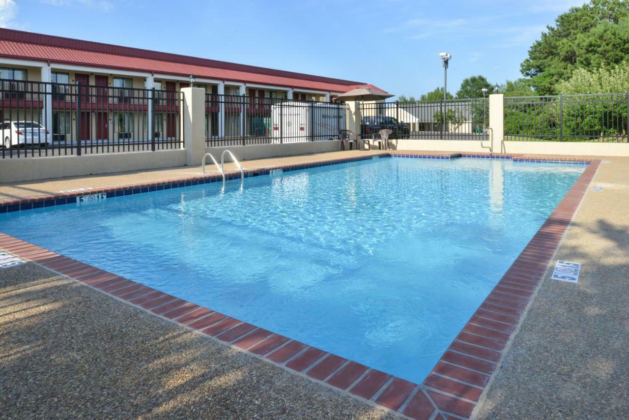 Americas Best Value Inn Tupelo Barnes Crossing Exterior photo